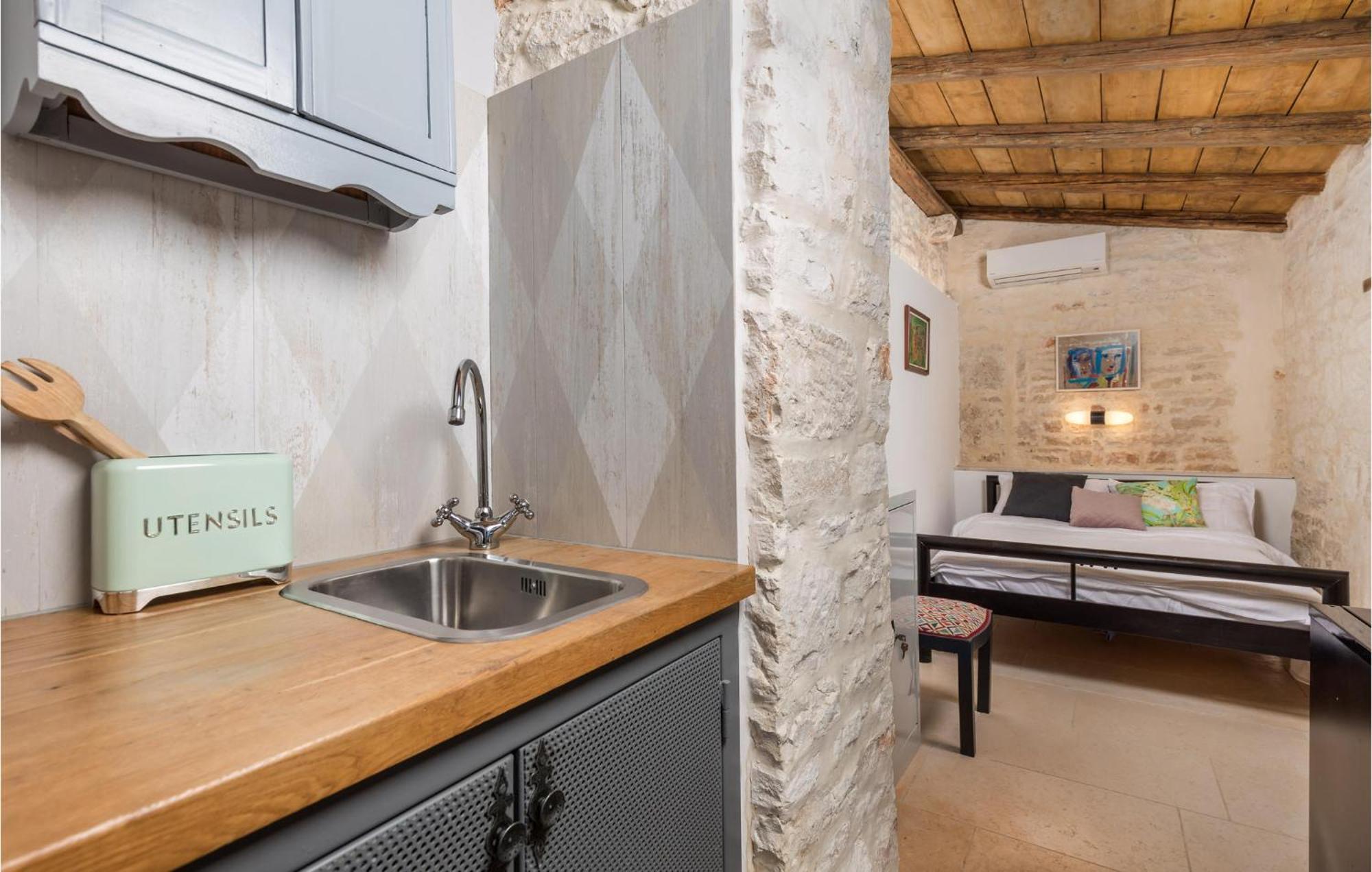 Amazing Home In Foli With Kitchen Exterior foto